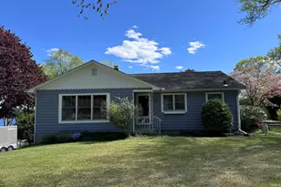 13 Trading Cove Dr, Norwich, CT 06360 - Photo 2