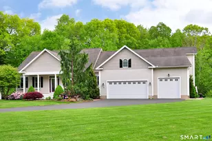 19 Claire Ln, Bloomfield, CT 06002 - Photo 4
