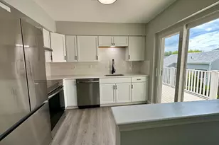 629 Longfellow Dr, Branford, CT 06405 - Photo 8