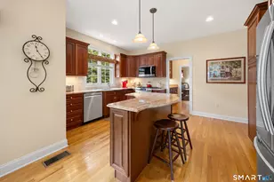 13 Stonegate Cir, Cheshire, CT 06410 - Photo 8