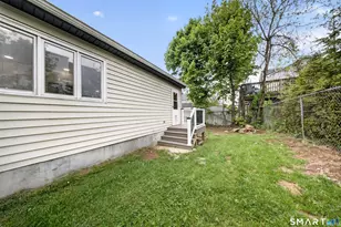 207 Hillcrest Rd, Bridgeport, CT 06606 - Photo 22