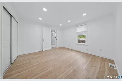 207 Hillcrest Road, Bridgeport, CT 06606 - Photo 12