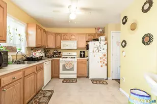 174 Stonefield Dr, Waterbury, CT 06705 - Photo 14