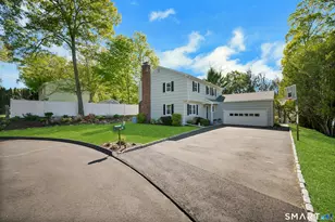 35 Hampton Ln, Stamford, CT 06903 - Photo 2