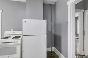 32 Lenox St, Hartford, CT 06112 - Photo 18