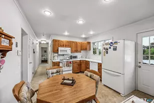 60 Delwood Rd, Stratford, CT 06614 - Photo 8
