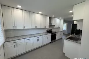 18 Rivermead, Avon, CT 06001 - Photo 2
