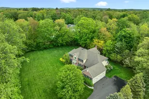 105 Beecher Rd, Woodbridge, CT 06525 - Photo 2