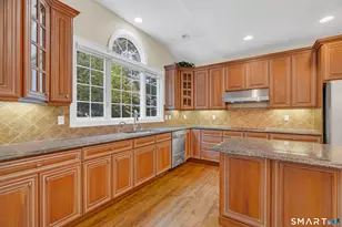 105 Beecher Rd, Woodbridge, CT 06525 - Photo 14