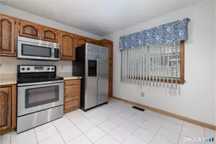 109 Bucks Hl Rd, Waterbury, CT 06704 - Photo 4