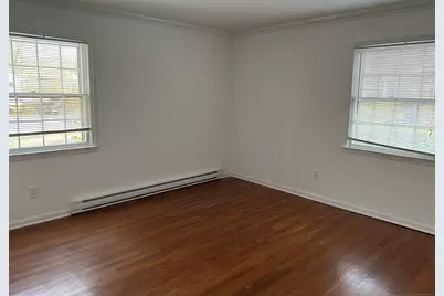 33 Loughran Avenue, Stamford, CT 06902 - Photo 10