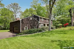 45 Carriage Dr S, Stamford, CT 06902 - Photo 2