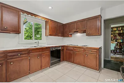 45 Carriage Drive South, Stamford, CT 06902 - Photo 14