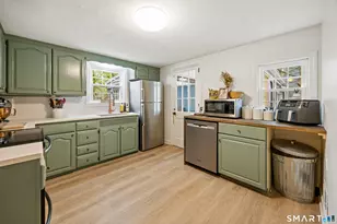 690 Forest St, East Hartford, CT 06118 - Photo 8