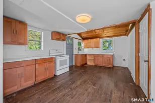 2 Hillside Ct, Middletown, CT 06457 - Photo 2
