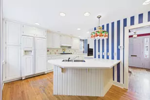 21 Elm St, Stonington, CT 06378 - Photo 2