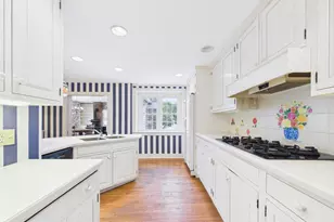 21 Elm St, Stonington, CT 06378 - Photo 4
