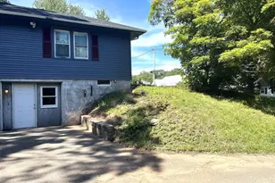 39 Grove St, Wallingford, CT 06492 - Photo 4
