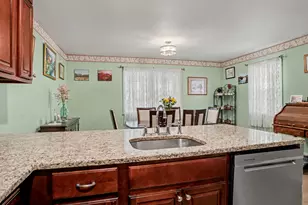 11 Deer Run, Bethel, CT 06801 - Photo 8