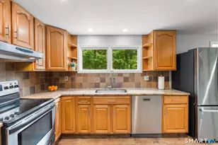 200 Old Huckleberry Rd, Wilton, CT 06897 - Photo 8