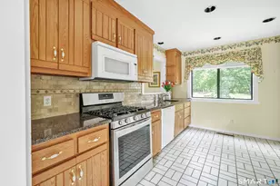 664 Osage Ln, Stratford, CT 06614 - Photo 14