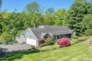 21 Dogwood Dr, Danbury, CT 06811 - Photo 2