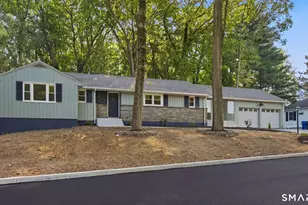 32 Hemlock Ln, East Hartford, CT 06118 - Photo 2