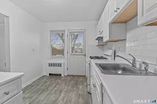 18 Hamilton Ct, Stamford, CT 06902 - Photo 6