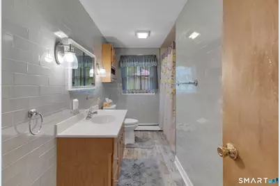 102 Wayne Lane, Meriden, CT 06450 - Photo 12