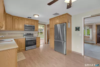 102 Wayne Lane, Meriden, CT 06450 - Photo 8