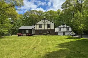 38 Grey Ledge Dr, Guilford, CT 06437 - Photo 2