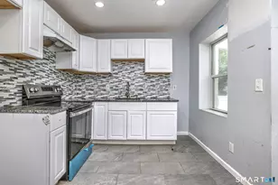 22 Ashley St, Waterbury, CT 06704 - Photo 4