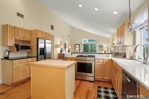 969 Reef Rd, Fairfield, CT 06824 - Photo 16