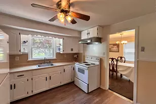 70 Guilford Dr, Bridgeport, CT 06606 - Photo 12
