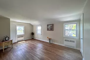 70 Guilford Dr, Bridgeport, CT 06606 - Photo 18
