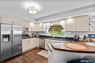 1 Hidden Brook Rd, Hamden, CT 06518 - Photo 14