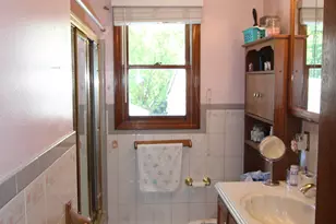 35 Chapman St, East Hartford, CT 06108 - Photo 4