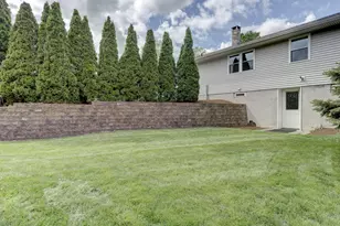 25 Amity St, Meriden, CT 06450 - Photo 8