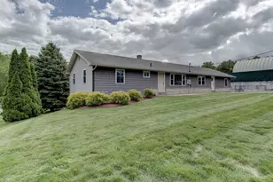 25 Amity St, Meriden, CT 06450 - Photo 2