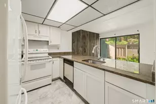 19 Clubhouse Dr, Woodbury, CT 06798 - Photo 12