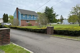 890 Daniels Farm Rd, Trumbull, CT 06611 - Photo 6