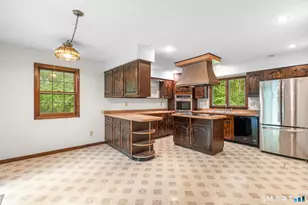 34 Ox Bow Ln, Woodbridge, CT 06525 - Photo 10