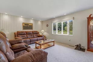 35 Dorchester Ln, Branford, CT 06405 - Photo 10