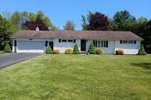 35 Dorchester Ln, Branford, CT 06405 - Photo 2