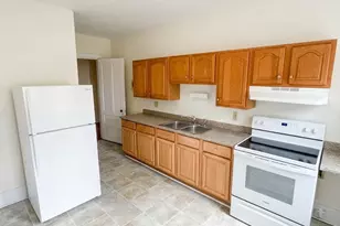 51 Broad St, Norwich, CT 06360 - Photo 2