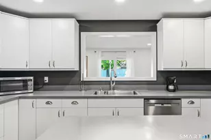39 Kenilworth Dr W, Stamford, CT 06902 - Photo 18