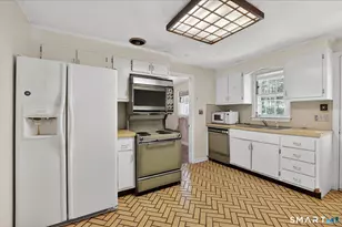 44 Lawrence Ave, Avon, CT 06001 - Photo 16