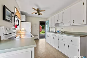 90 Monroe St, East Hartford, CT 06118 - Photo 14