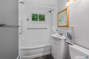 90 Monroe St, East Hartford, CT 06118 - Photo 32