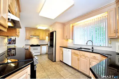 16 Miamis Road, West Hartford, CT 06117 - Photo 12